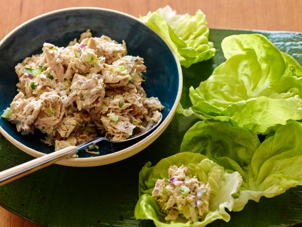 Mediterranean Tuna Spinach Salad